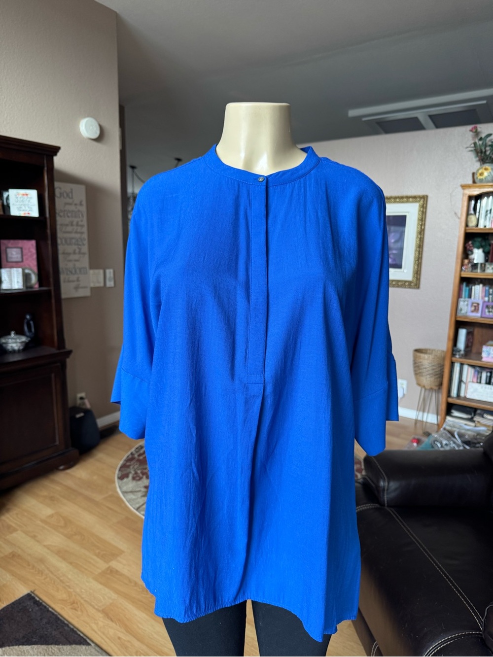 Banana Republic royal blue buttons partway down front tunic-size M